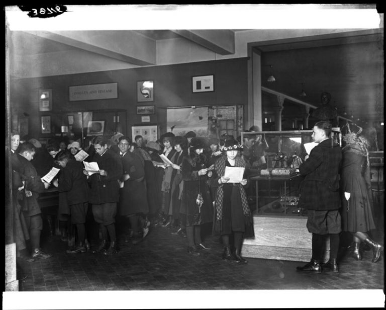 Students visiting Public Health Hall, 1921